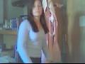 Striptease tres rythm� de cette jeune �tudiante devant sa cam