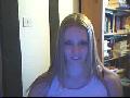 Etudiante blonde te montre ses seins devant sa webcam