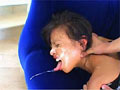 Une Asiatique brune se fait ejaculer dessus et elle aime !