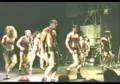 10 min d un spectacle avec que des danseurs homos