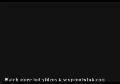 Elle se masse les seins sur le canap�
