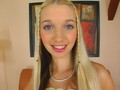 Petite blonde de l'est d�balle le matos