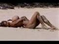 Mega nichons surnaturels se font paner sur la plage