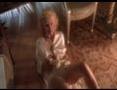Madonna se masturbe pour que le mec la baise 